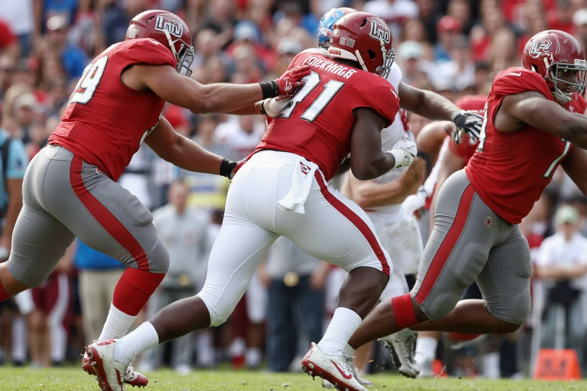 how much do college football players make