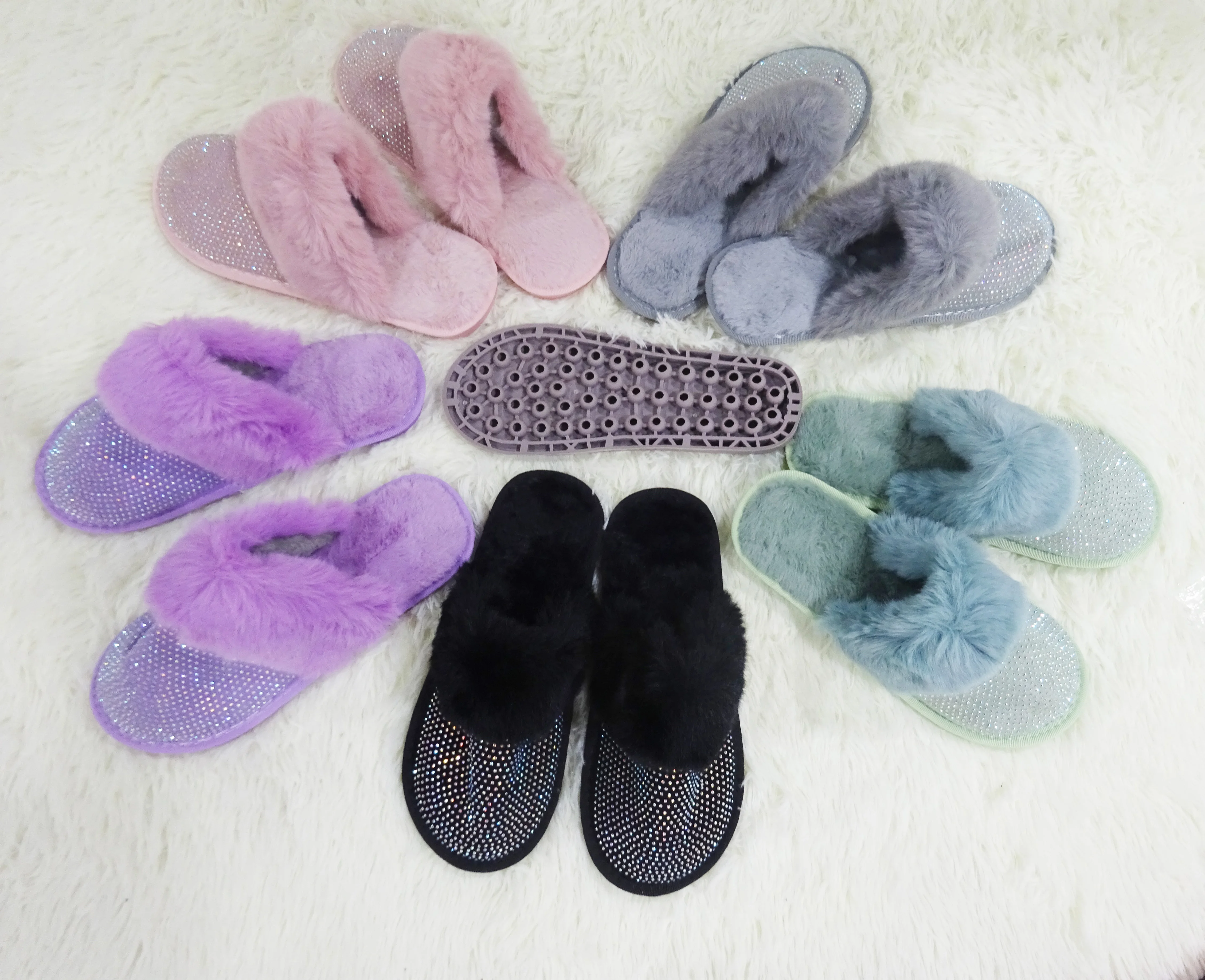 

Large size rhinestone flat bottom 2021 autumn and winter new European and American couples home warm plush slippers