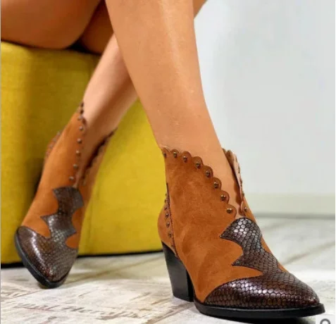 
2020 women colouring Chunky Point Boots Snake skin pointed short boots 