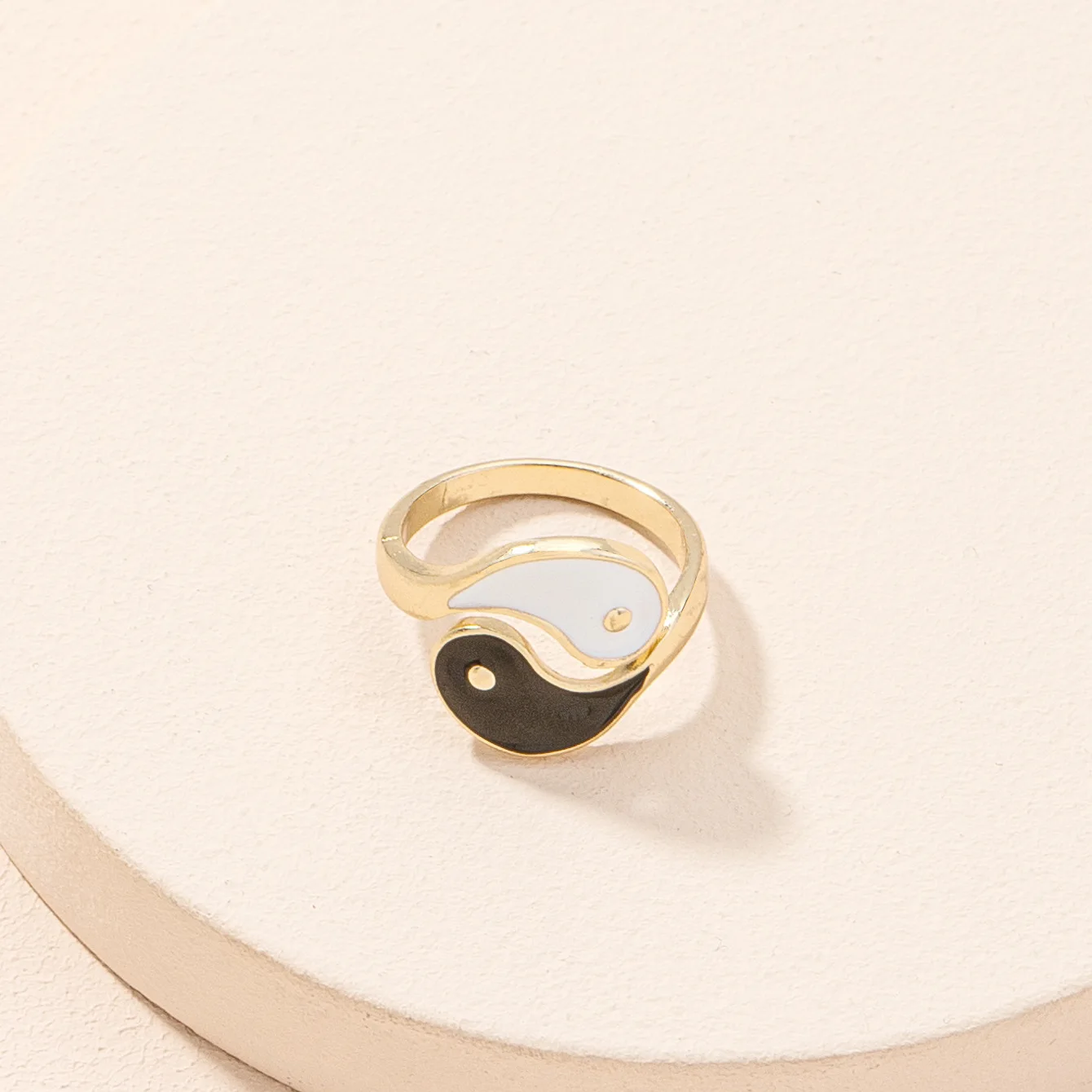 

Chinese Tai Chi Jewelry Fashion Personality Ying Yang Symbol Ring Vintage High Polished Black White Resin Bagua Tai Chi Ring