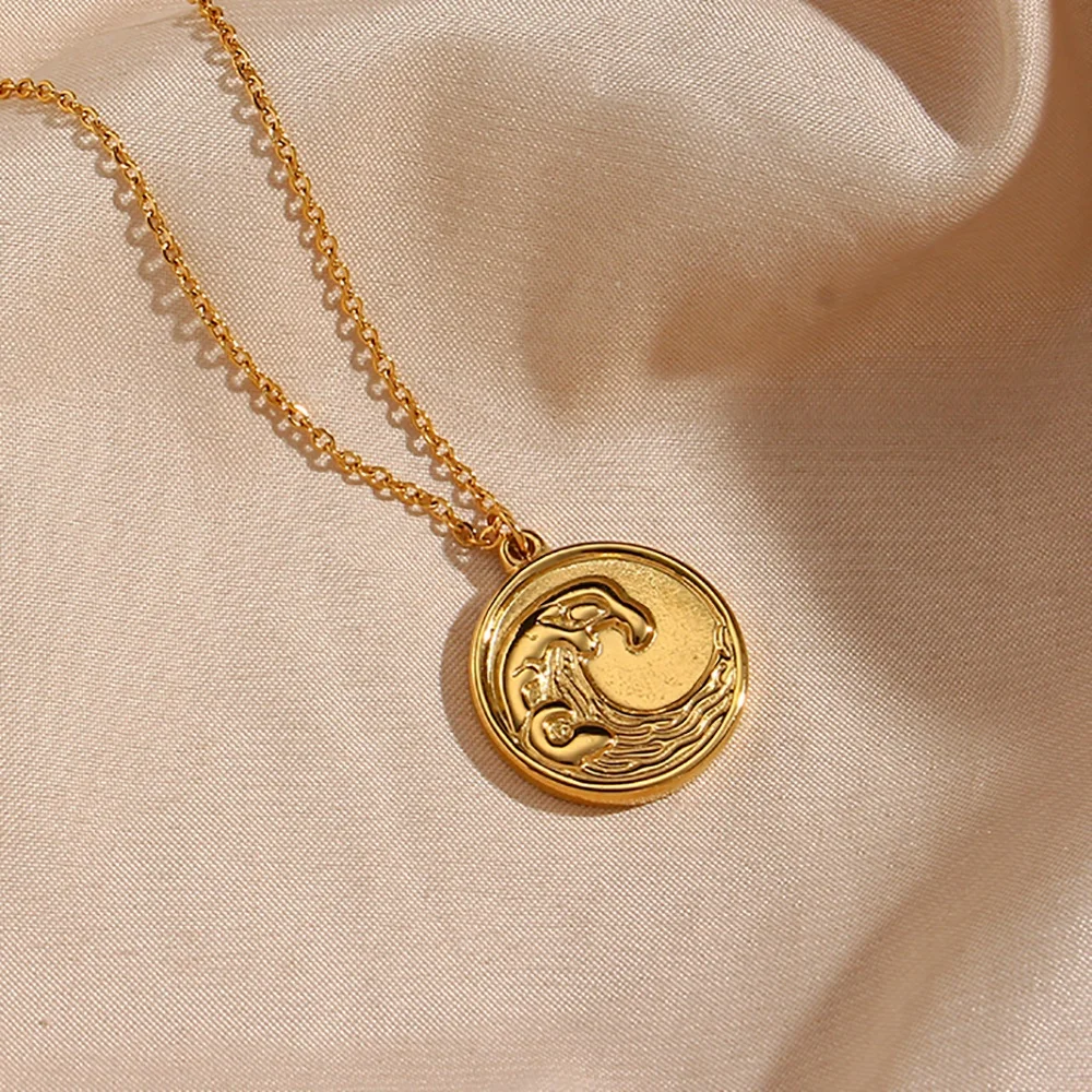 

Drop Ship Engraved Wave Round Shape Pendant Necklace 18K Gold Plated Stainless Steel Necklace Design Jewelry