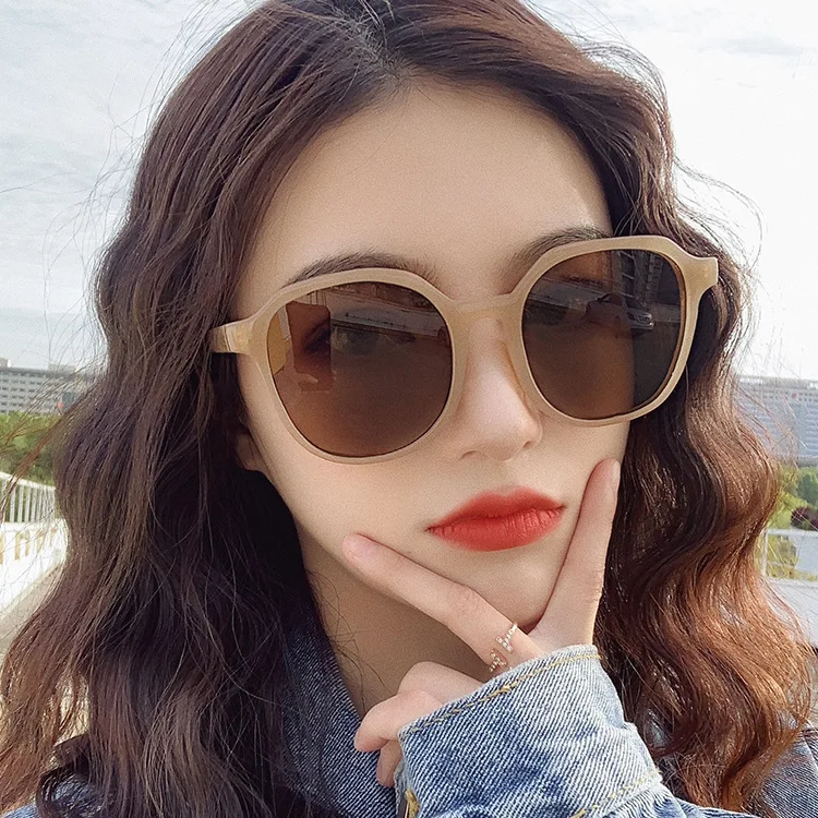

Hot Selling White Tea Women Sunglasses Custom Logo Design Korea Style Vintage UV400 Plastic Sun Glasses