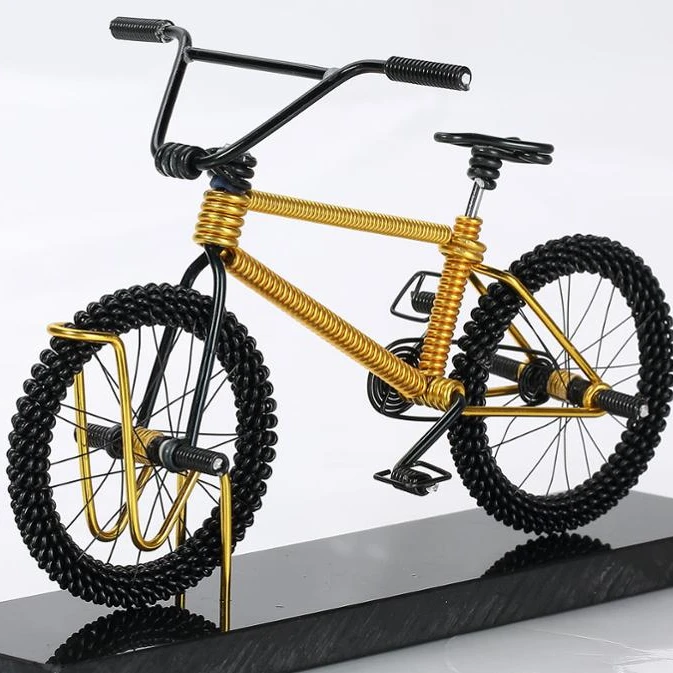 
2020 High Quality Antique Iron Handmade Metal Craft Model Bicycle & Luggage On Top Gift Wholesale Home Decoration 