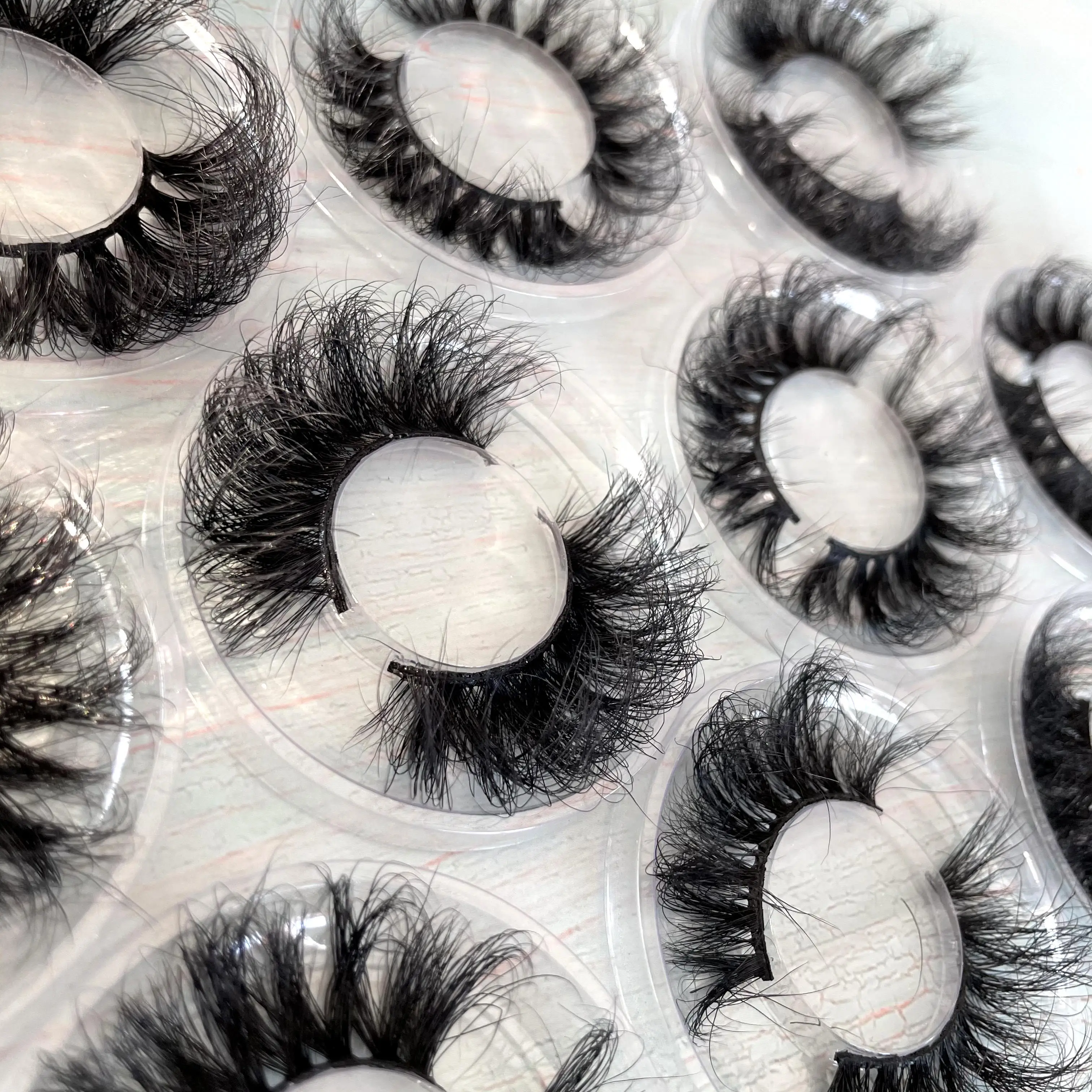 

Free samples wholesale customized fluffy full strip lashes boxes wispy 3D 25mm mink eyelash vendor, Natural black