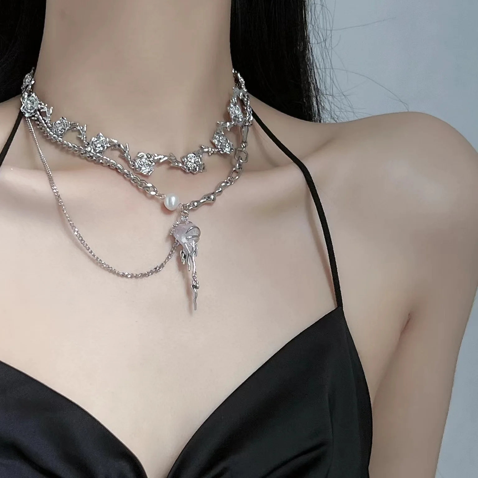 

Rose Encounters Ice and Fire Stone Necklace Women's Sweet and Spicyjewel Accessories Designer Feel Versatile Flower Collar Chain