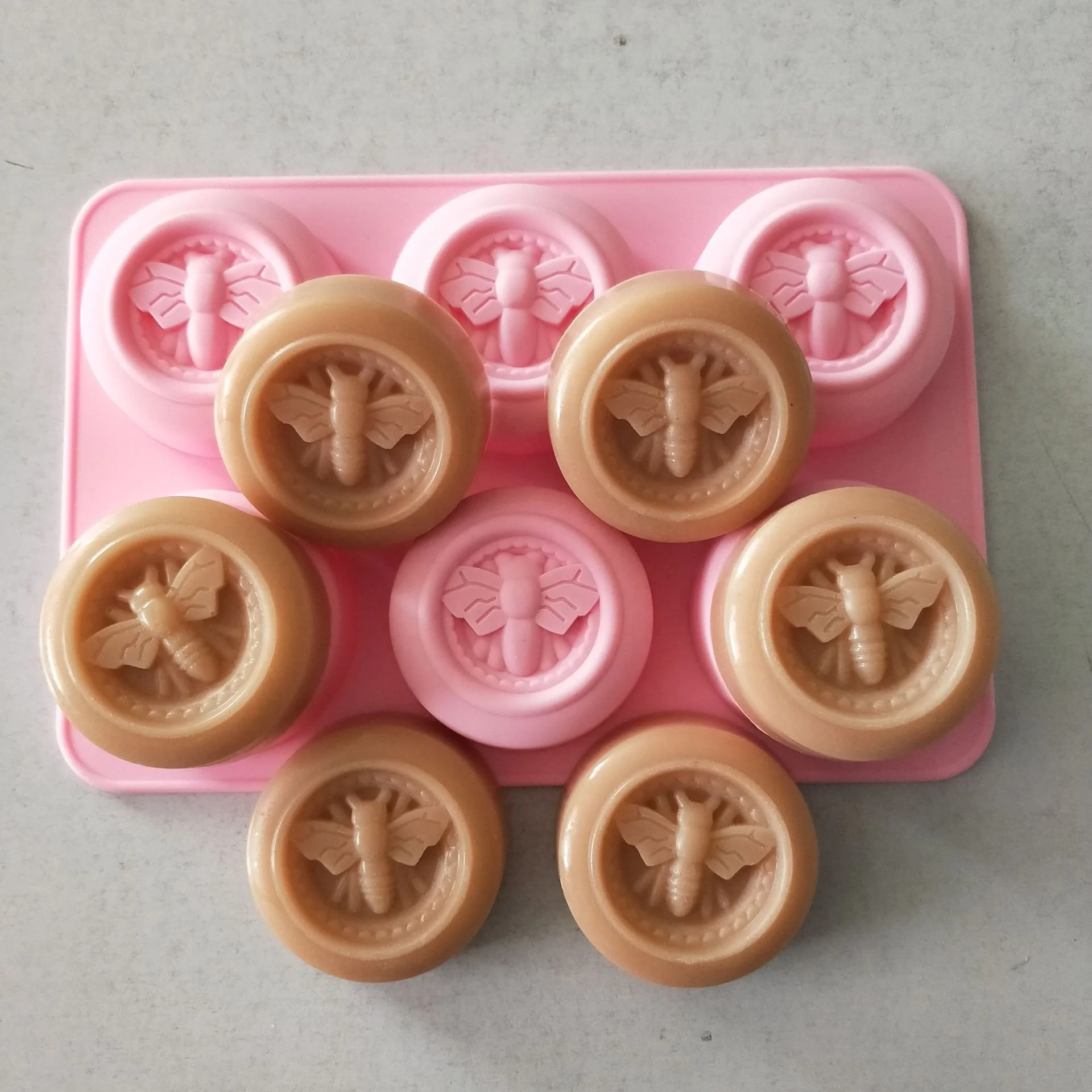 

Wholesale Round Oval rectangle hexagon Bee Silicone Soap Mold Honeycomb Molds for Chocolate Jelly Candy Making, Pink