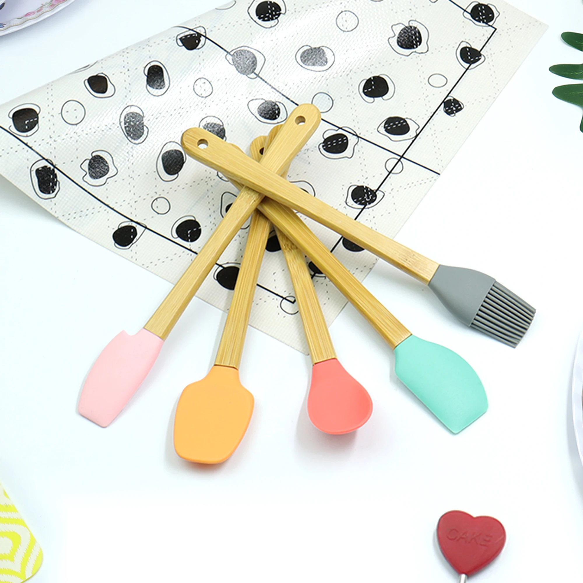 

5PCS Silicon Spatula And Oil Brush Silicone Brush Set with Bamboo Handle Mini Silicone Pastry Brush Set For Kitchen And Baking, Pink/blue