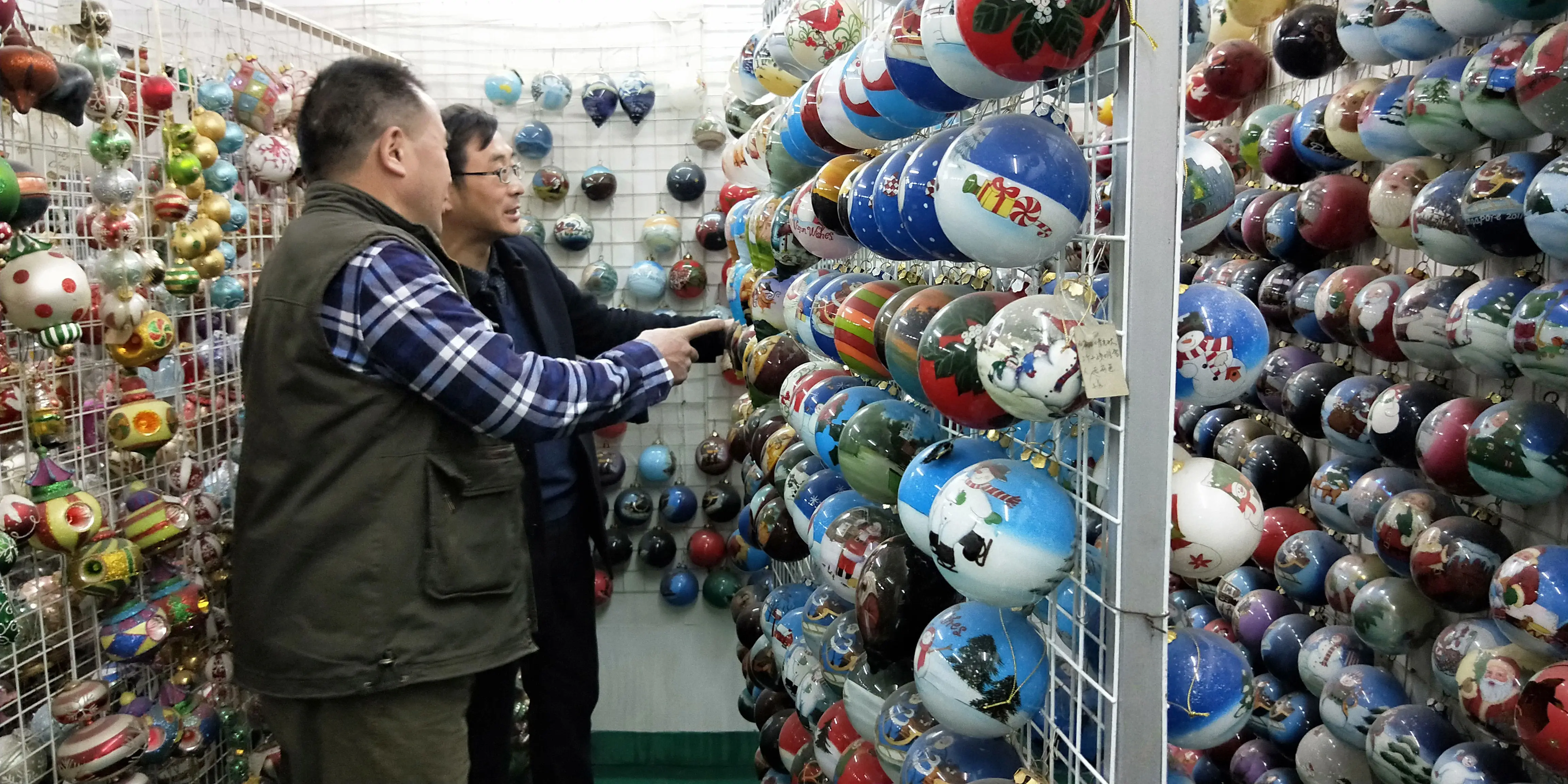 
Custom wholesale inside-bottle decorative painting ornaments christmas decorations ball glass for crafts 