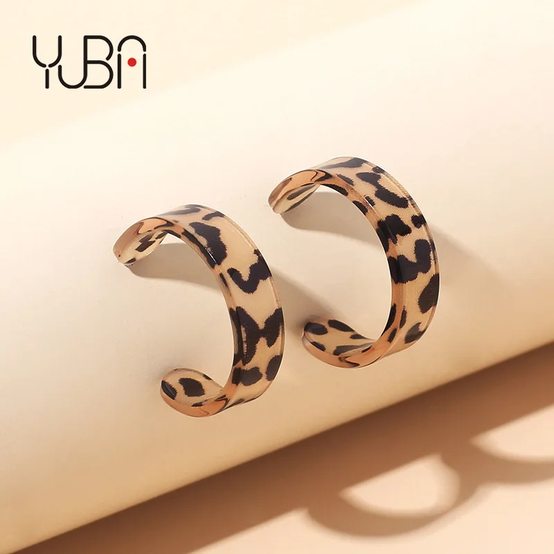 

Cappa Custom Wholesale Cheap price charming luxurious Leopard print geometric resin acrylic C shape earrings