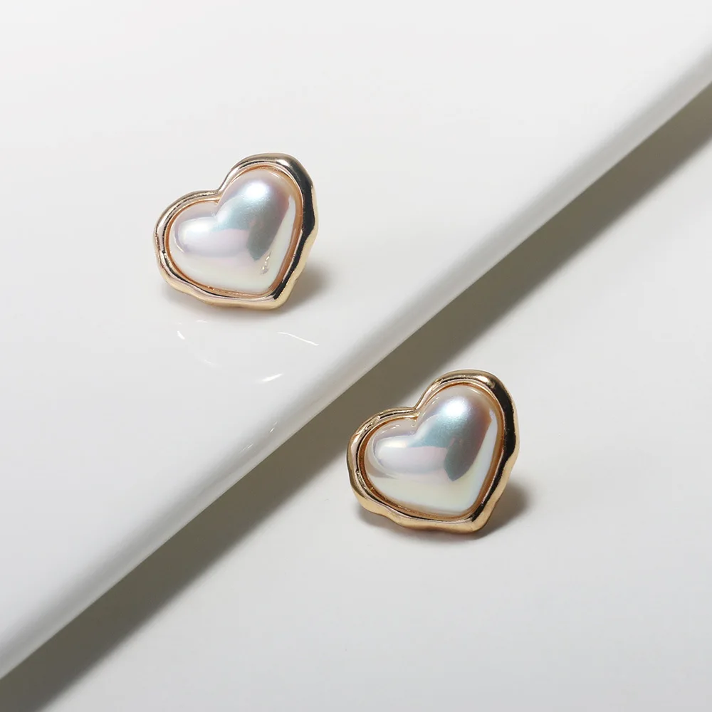 

South Korean Fashion New Love Heart-shaped Pearl Earrings Female S925 Silver Needle Non Pierced Love Pearl Earring