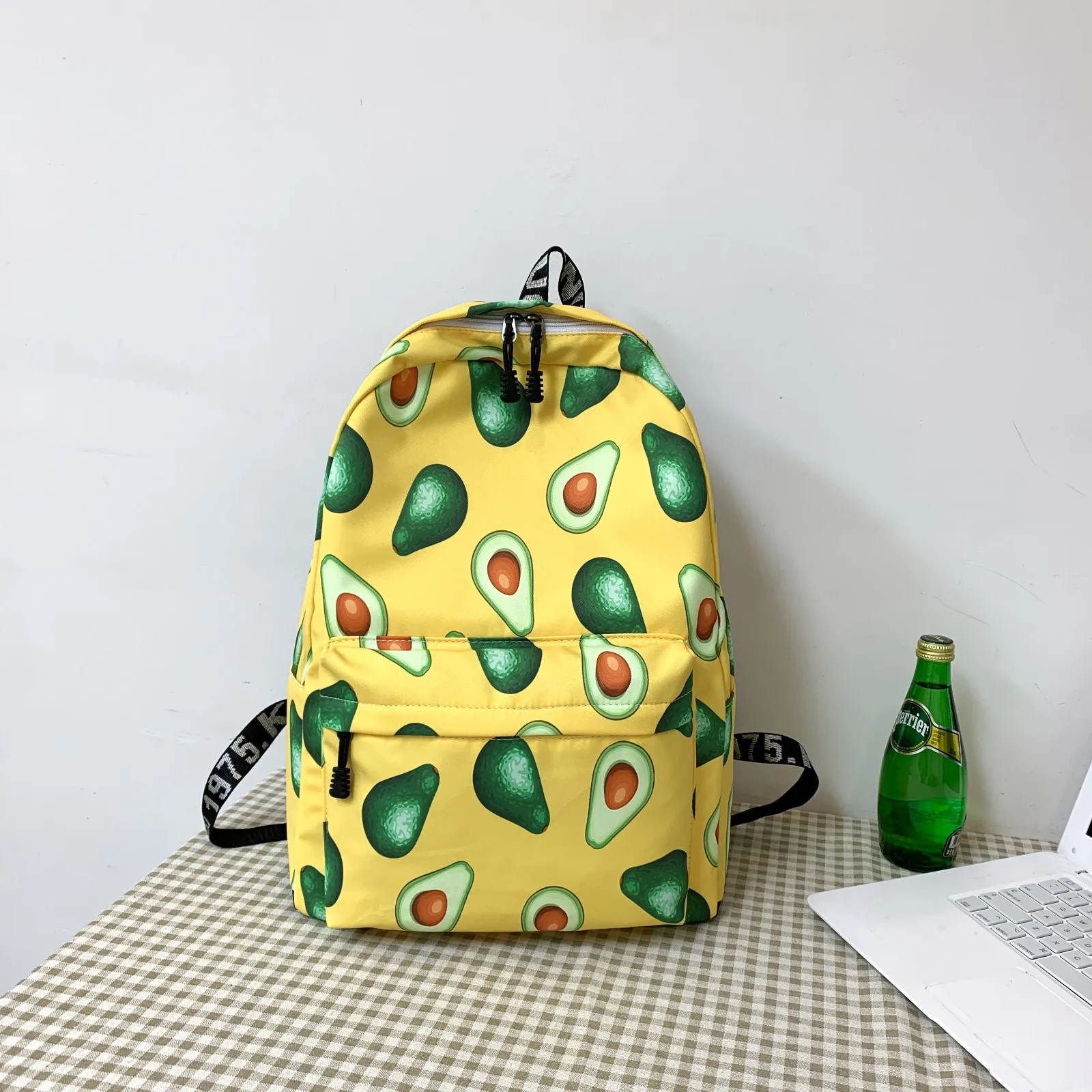 

Fashion Cute Cool Young Avocado Travel School Leisure Backpack, Yellow, pink
