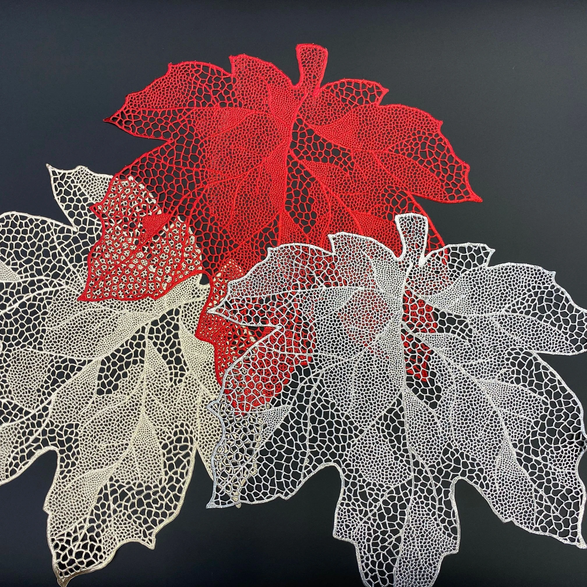 

New arrival leaf pvc placemat gold table mat silver dinner mat eco-friendly shiny decorations vinyl placemat