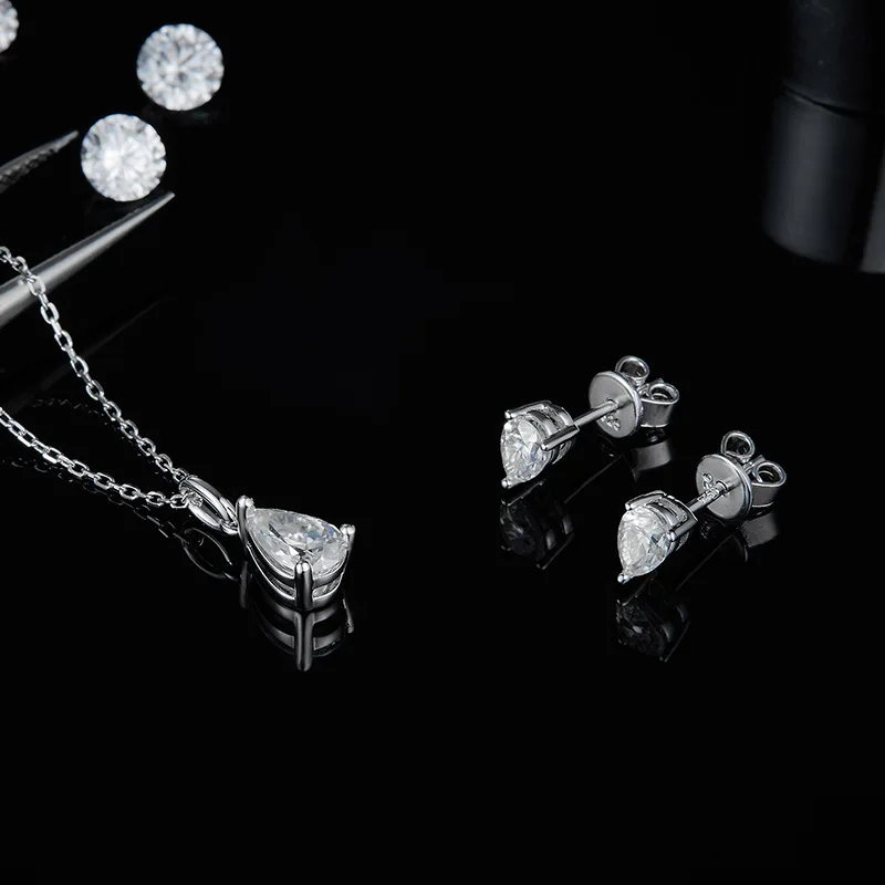 

Pear shape 0.5 carat earrings three prongs moissanites d color earrings jewelry set, Picture color