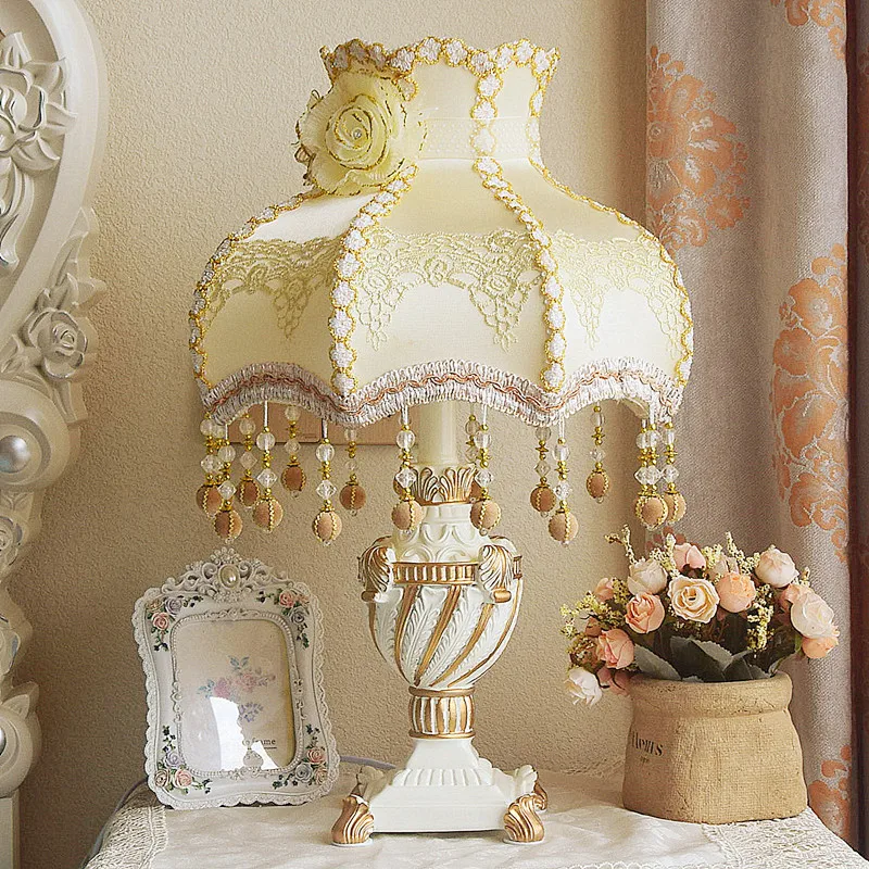 European Style Table Lamp Bedroom Bedside Desk Light Resin Table Lamp Wedding Decoration Fabric 