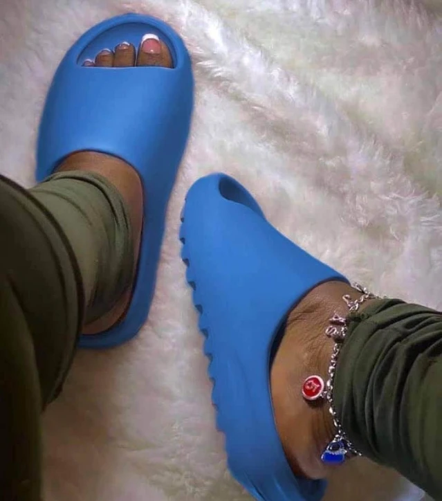 

YT Brand Name Women Sandal Blue Yeezy Slides Women Flat Platform Sandals Women Yeezy Inspired Slides