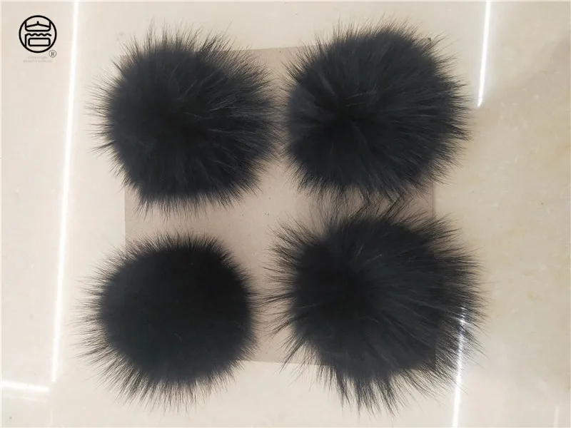 
Wholesale Cheap Price 12 cm Natural Color Detachable Real Raccoon Fur Pompom Ball For Beanie Hats 