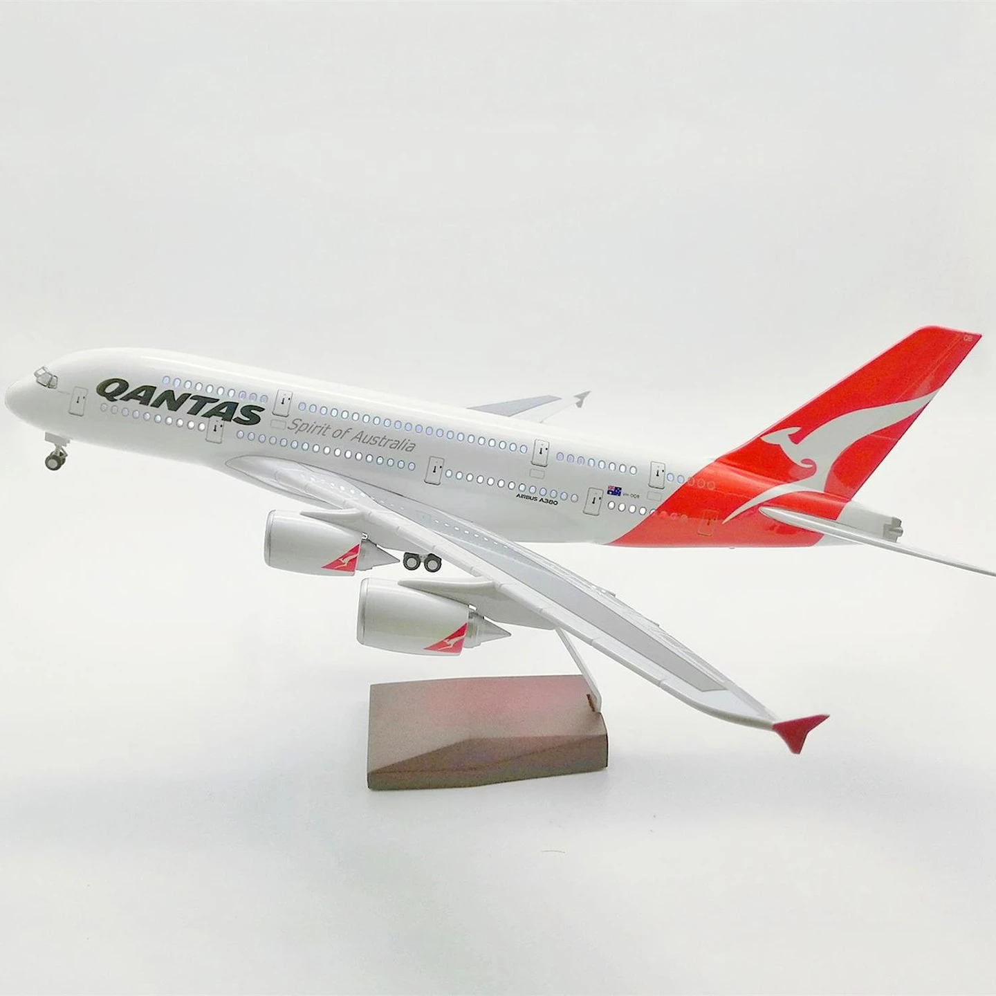 

Airbus Qantas A380 LED Aircraft Model Resin 46cm Landing Gear With Lighted Decorations Civil Aviation Custom Painting
