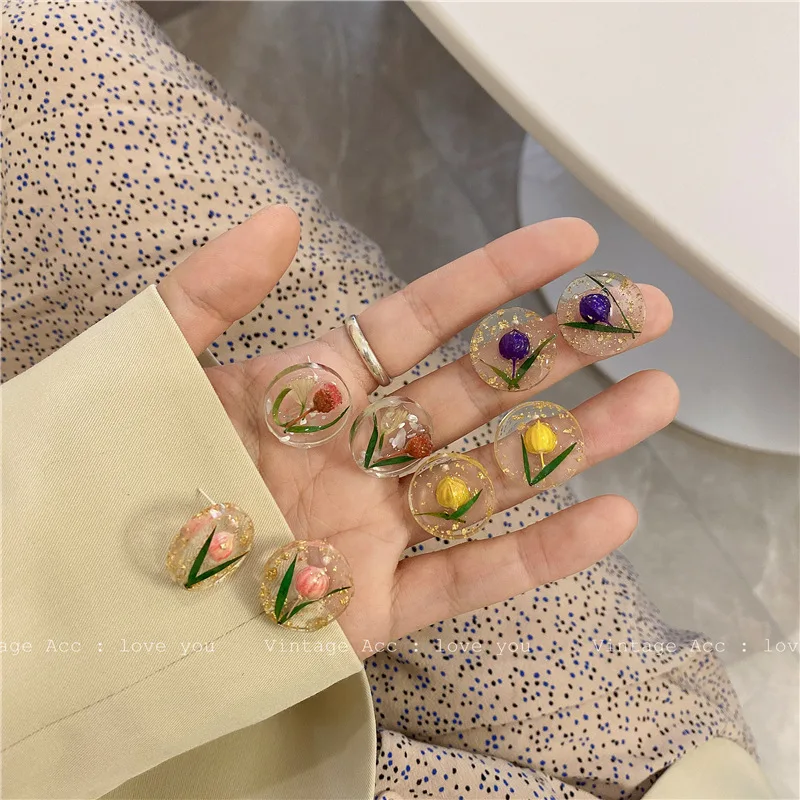 

Hot Sale Unique translucent round pressed Dried Flower Plant resin acrylic lightweight Stud Earrings Gift For Girls, As picture