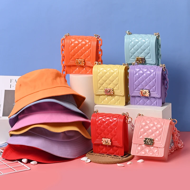 

Trending Products 2021 New Arrivals PVC Chain Shoulder Jelly Bag With Lock Crossbody Quilted Square Purses And Bucket Hat Set, 10 colors