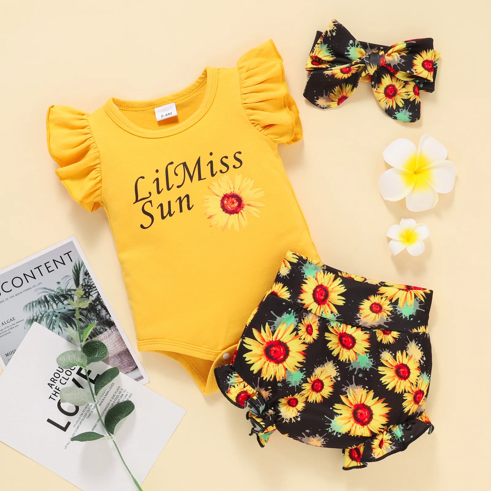 

2022 Sunflower Printed Baby Outfits Letter Fly Sleeve Romper Ruffle Shorts Headband Newborn Girls 3PCS Clothes Sets, Picture shown