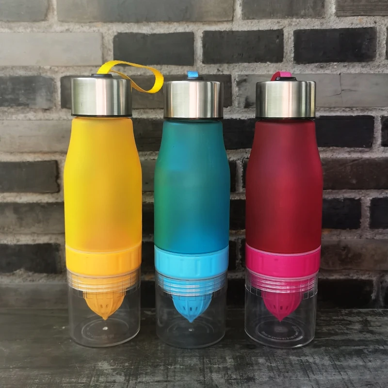 

Free sample 650ml Plastic Fruit lemon Drink bottles with infuser ,Infusion Water Bottles, Pantone color