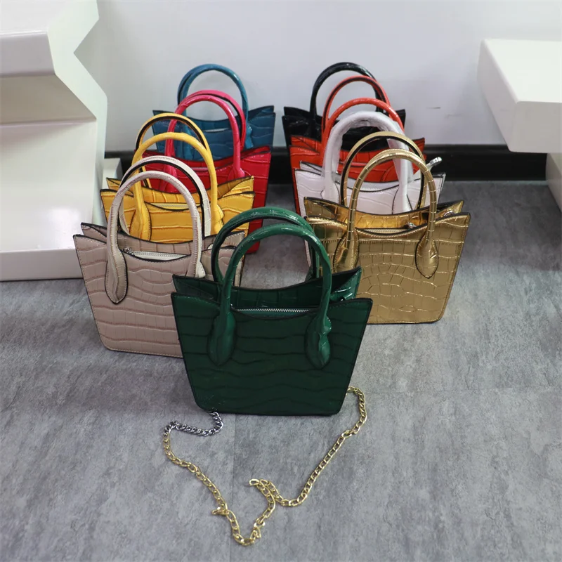 

2021 Guangzhou manufactures customized trending vegan leather tote bags women tote handbags branded shopper bag