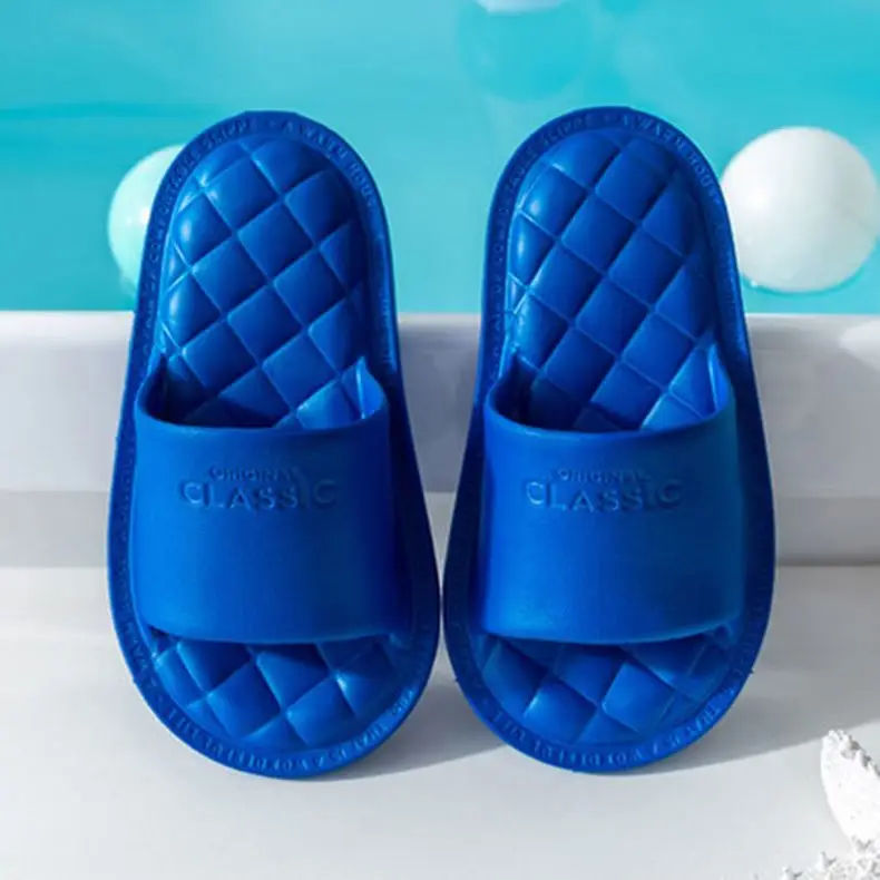 

2021 New anti slip fashion kids slipper slide soft shower bathroom girl boy soft comfortable yeezy slide Parent-child slippers