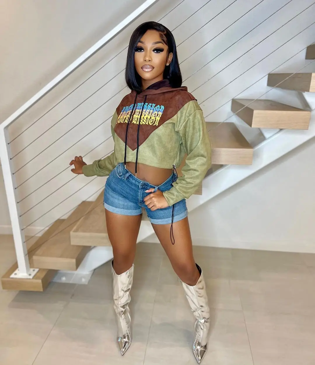 

2022 New Arrivals Women Pullover Hoodies Trending Crop Top Hoodies Women Spring Patchwork Long Sleeve Women Crop Graphic Hoodies, Picture color
