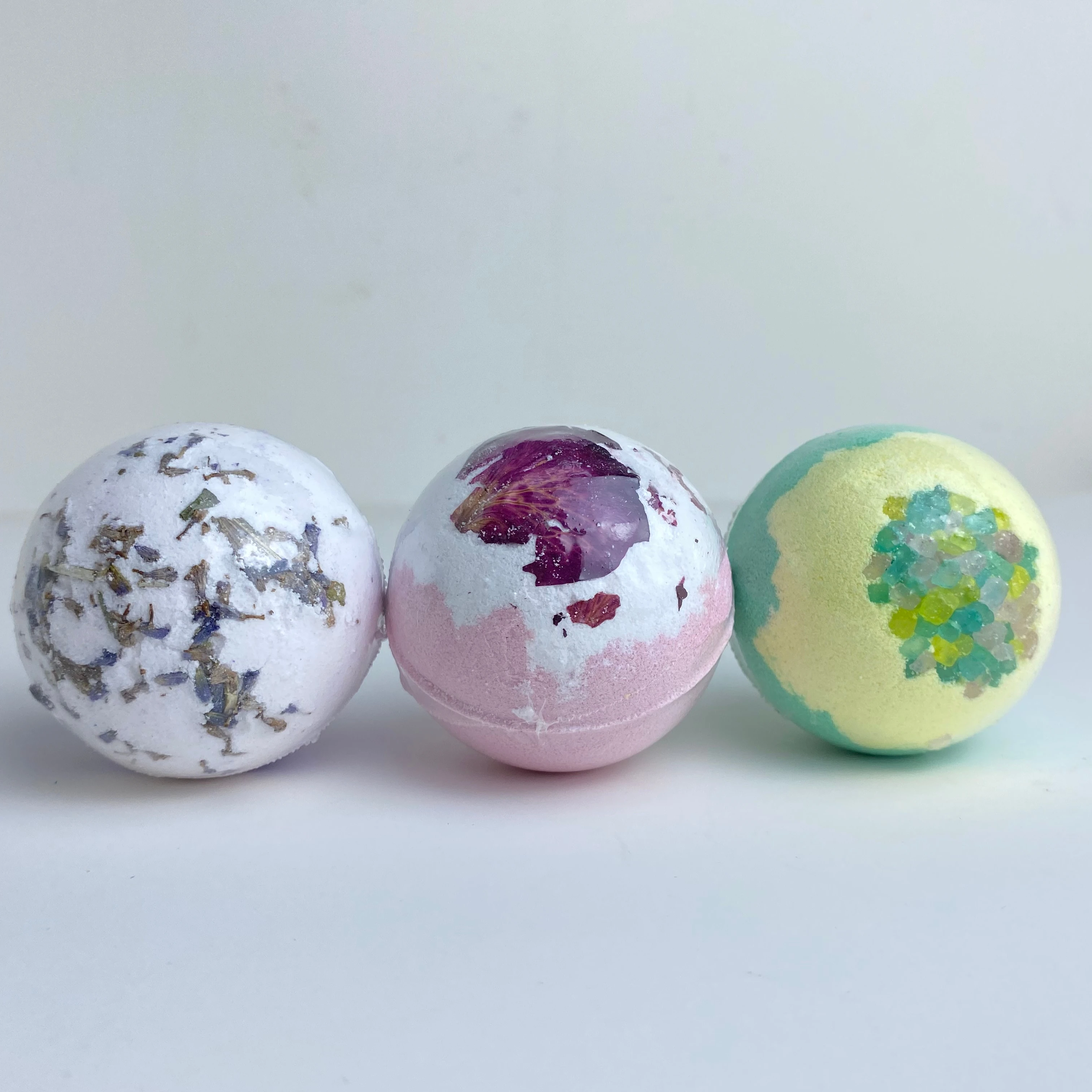 

Custom wholesale OEM private lable natural bath bombs box natural skin whiting customized ingredients aromatherapy bath bomb, Customized color