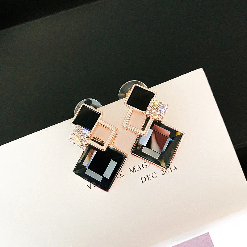 

2021 fashion crystal stud zircon green earrings