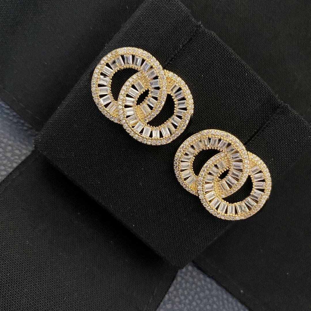 

2021 Summer fashion fashion designer hollow retro luxury c jewelry earrings for women, Picture shows