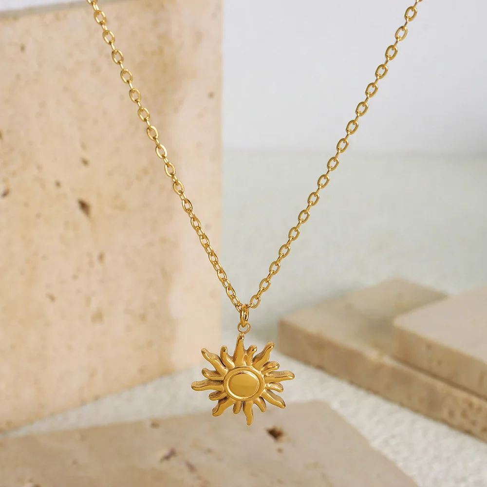 High Quality Fashionable Personalized Sun Pendant Necklace Versatile Stainless Steel Gold Plated Necklace colliers femmes