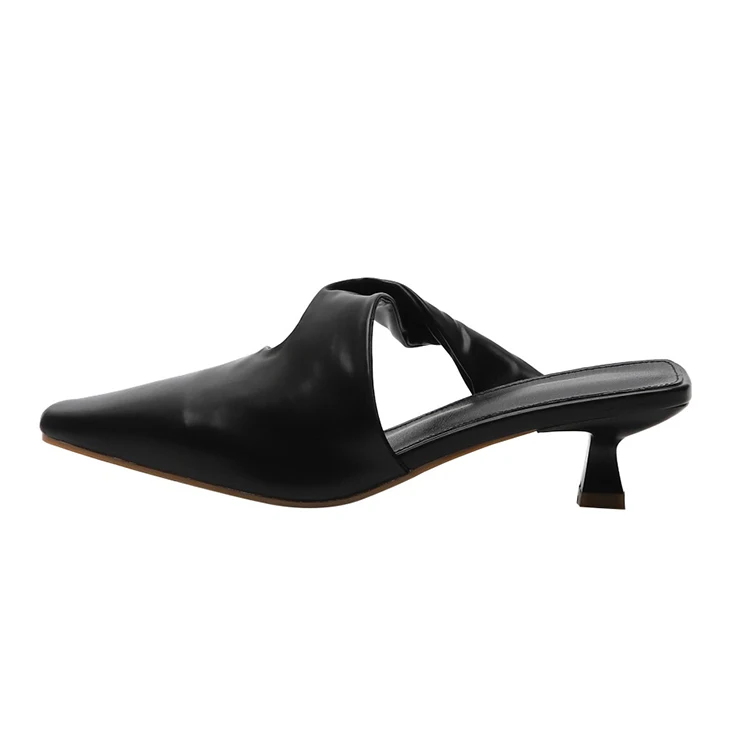 

2021 Wholesale elegance summer shiny black leather Chinese wedding party women 4.5cm low heel slippers for ladies, Black , white