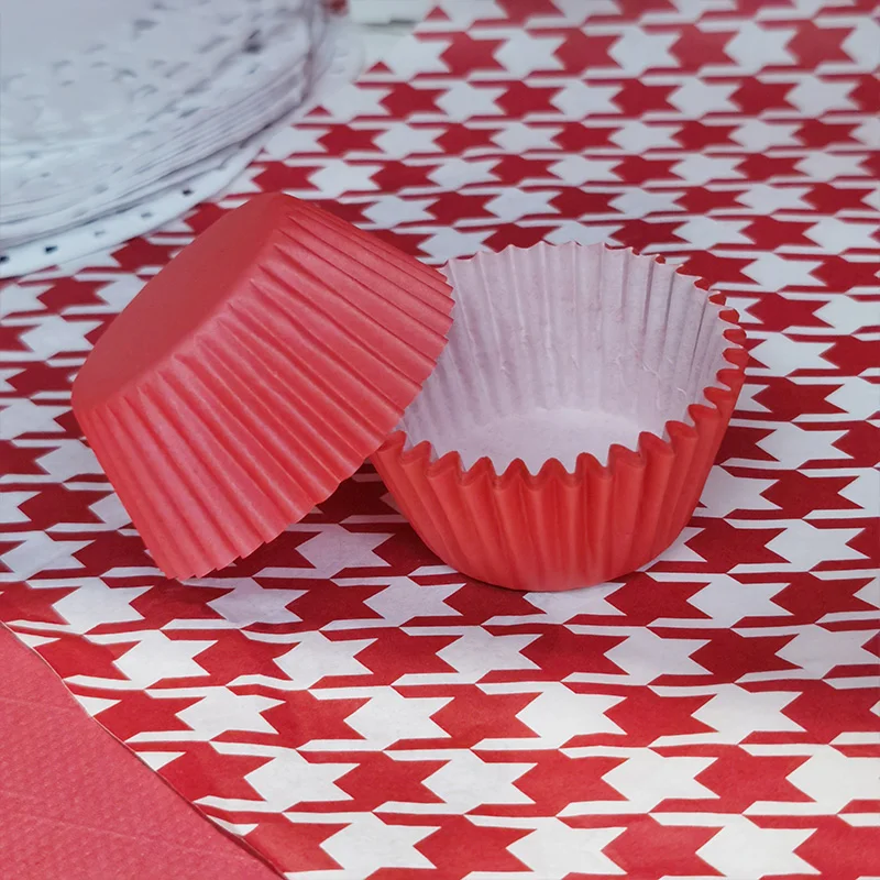 

3.5inch Red Greaseproof Food Grade Paper Cake Cup High Temperature Resistant Cupcake Liners