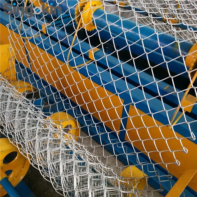 آخرین اخبار شرکت ایالات متحده آمریکا 9 گیج 50x50 مش الماس گالوانیزه 6 فوت زنجیره آهنی حصار مشبک سیمی / ستون حصار میدان حصار نرده با روکش پی وی سی  2