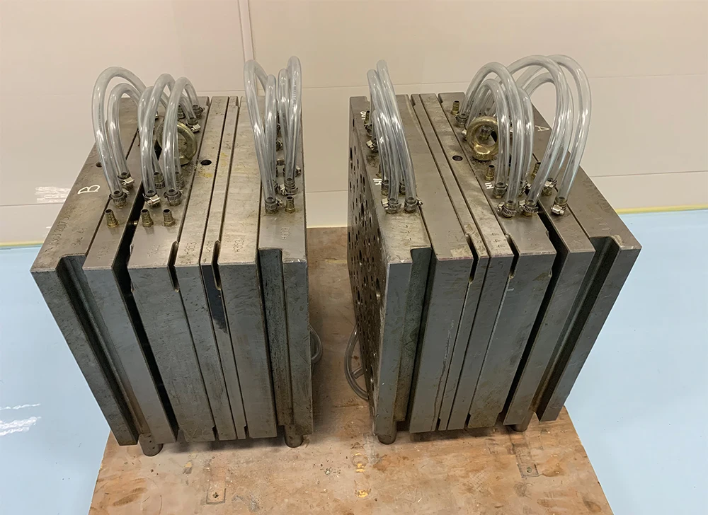 medical syringe mould.jpg