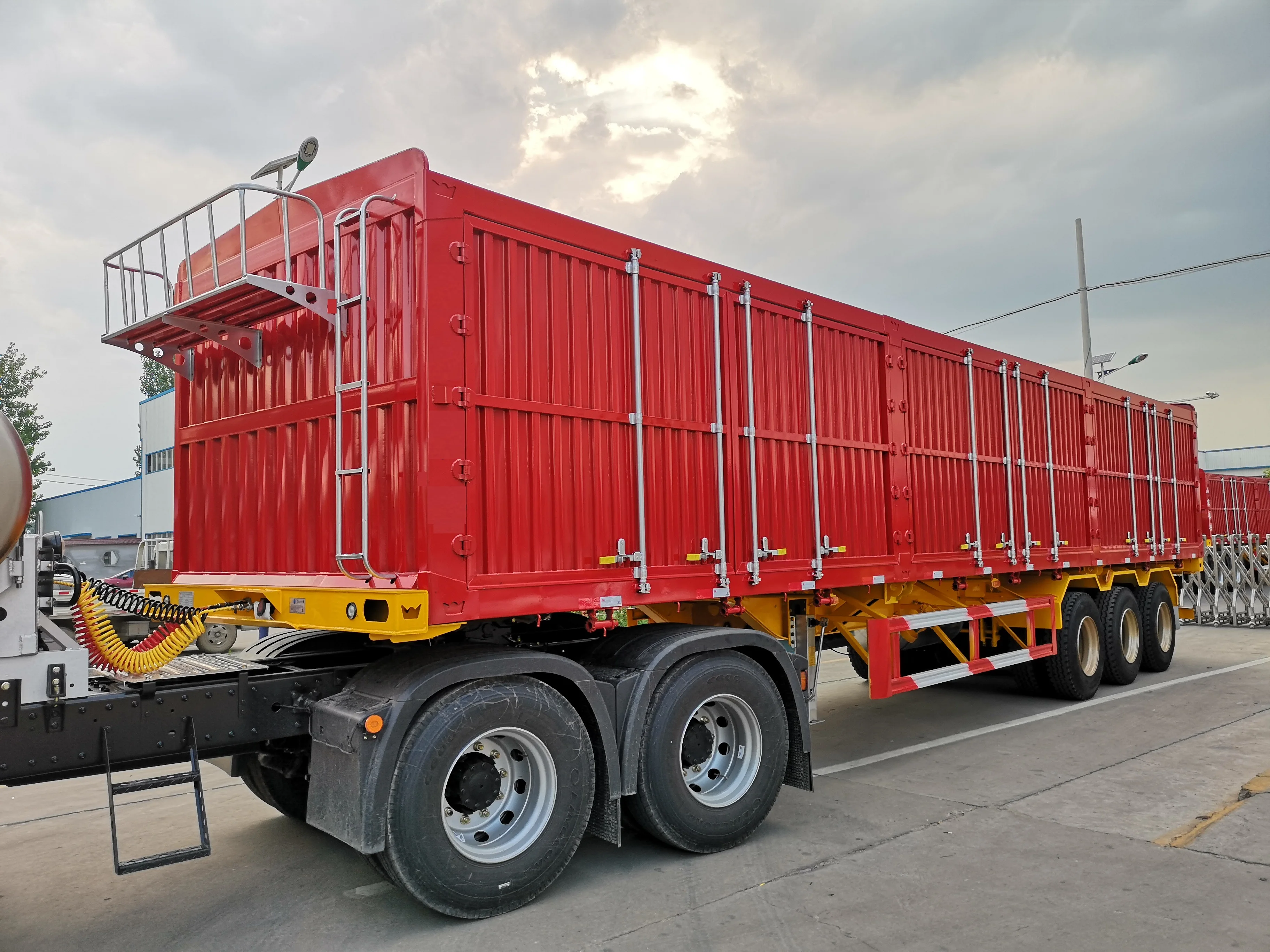 heavy truck tipper dump semi trailer in factory
