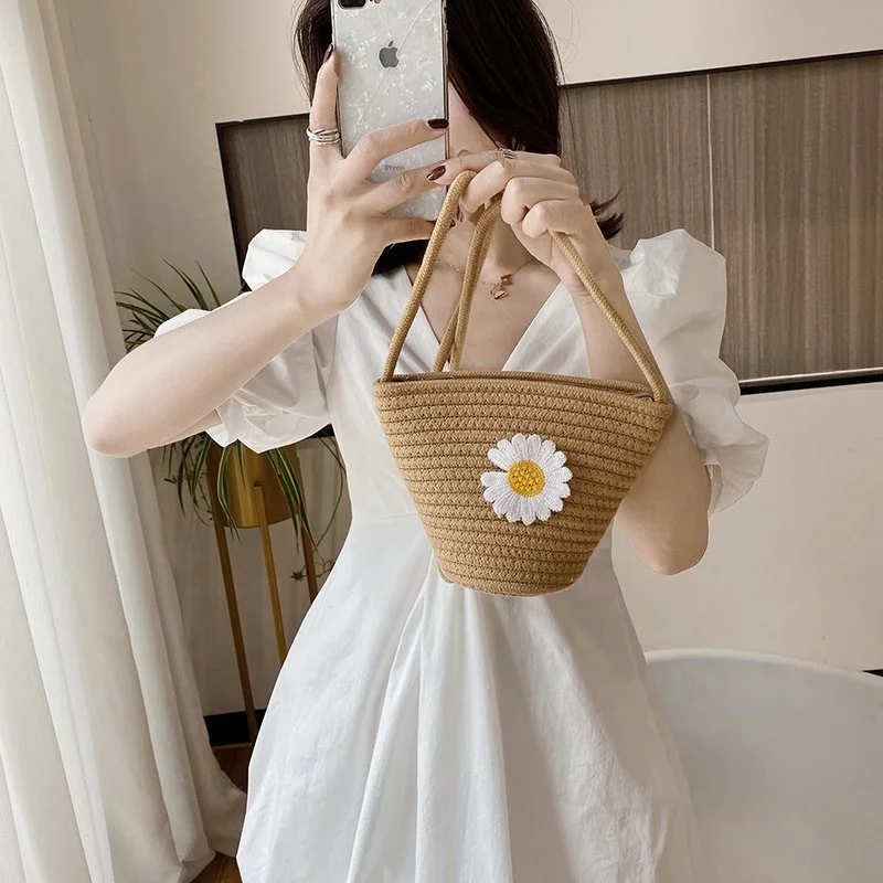 

2022 Hot Summer Boho Macrame Bucket Straw Rattan Woven Daisy Flower Small Shoulder Beach Handbag Girls Crossbody Messenger Bags, 4 color