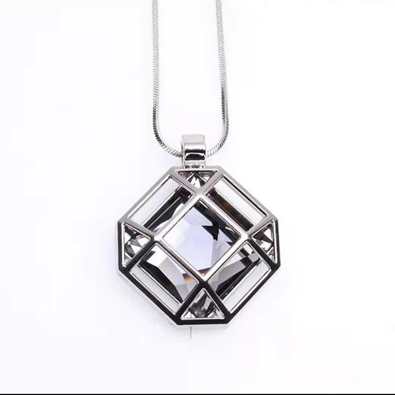 

2021 new design hollow-out hexagonal pendant trendy gold-plated crystal necklace