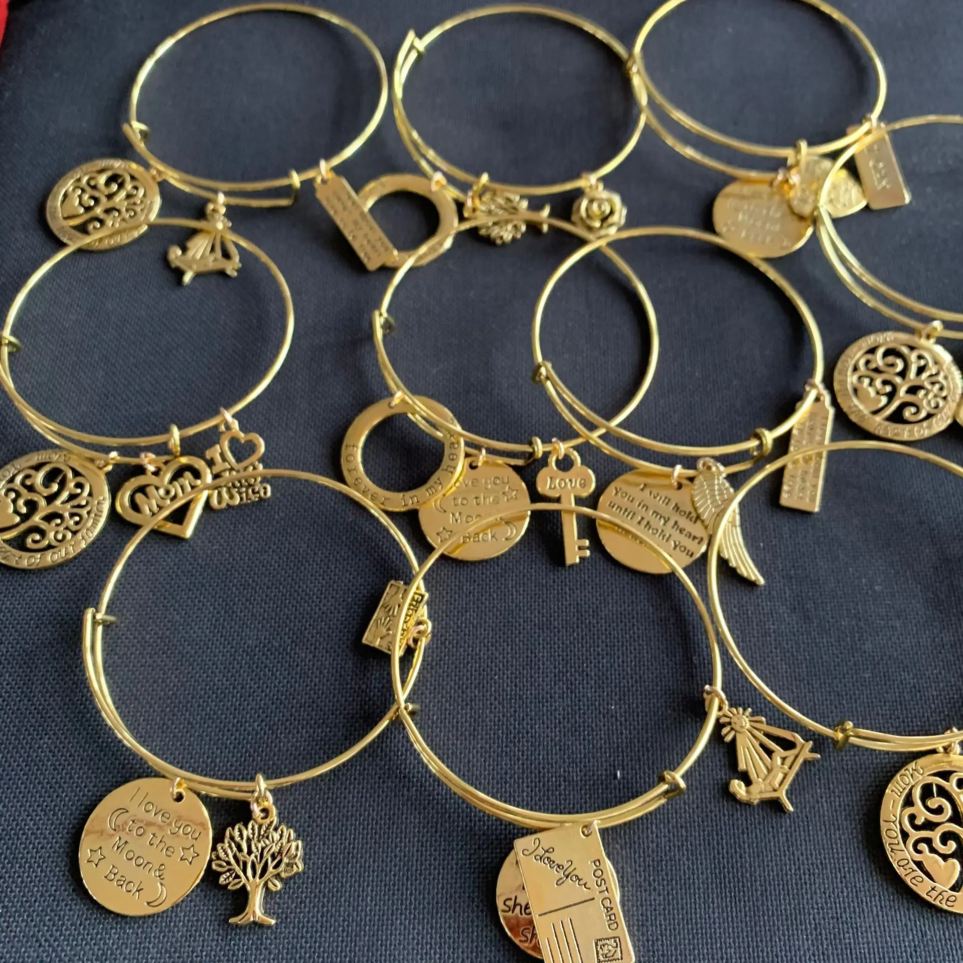 

2021 inspiration letter Mom Dad expandable bangle bracelets MOM bracelet's mother's day gifts custom letter charm bracelets