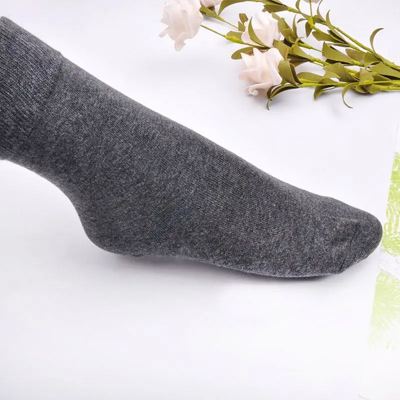 The new technology of silver fiber which are rich in silver ions and can elimina is used to weave the pure cotton men socks