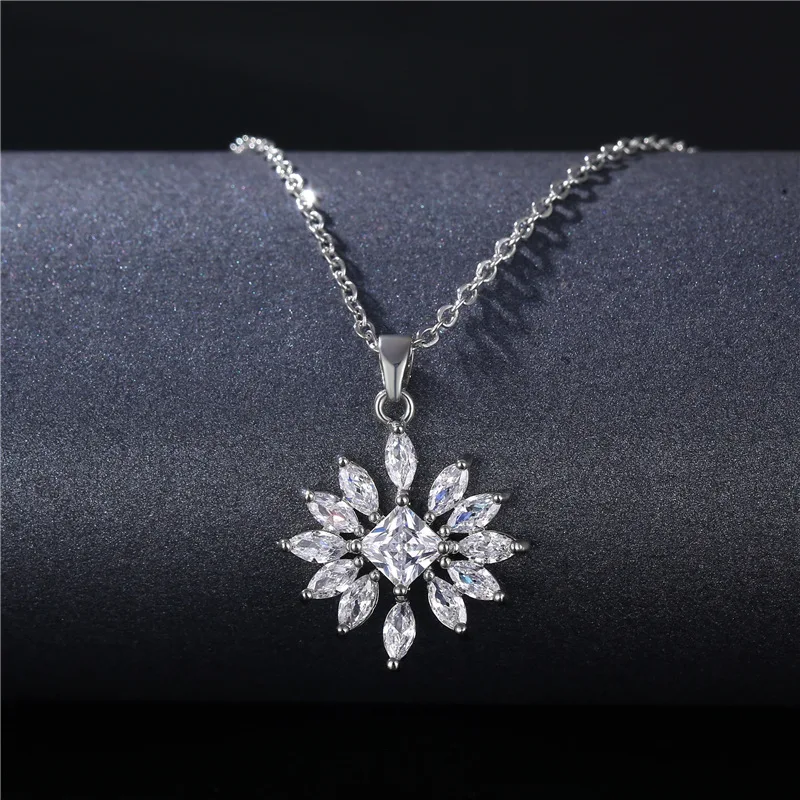 

Luxury Full Diamond Flower Clavicle Chain Necklaces Titanium Steel Chain CZ Irregular Leaves Pendant Necklaces For Women