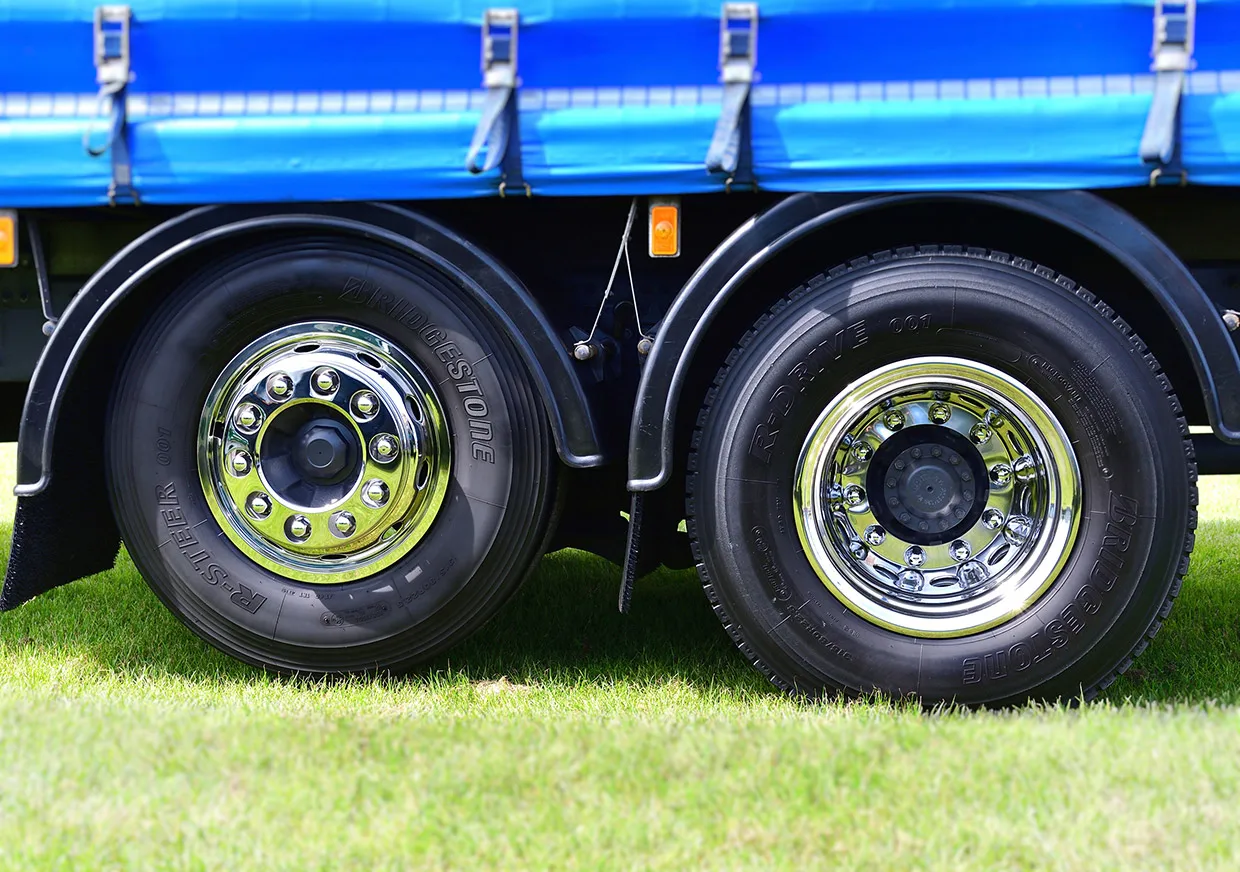 Truck wheels. Колеса для грузовой Вольво. Колесо от фуры. Колесо тягача. Шина от фуры.