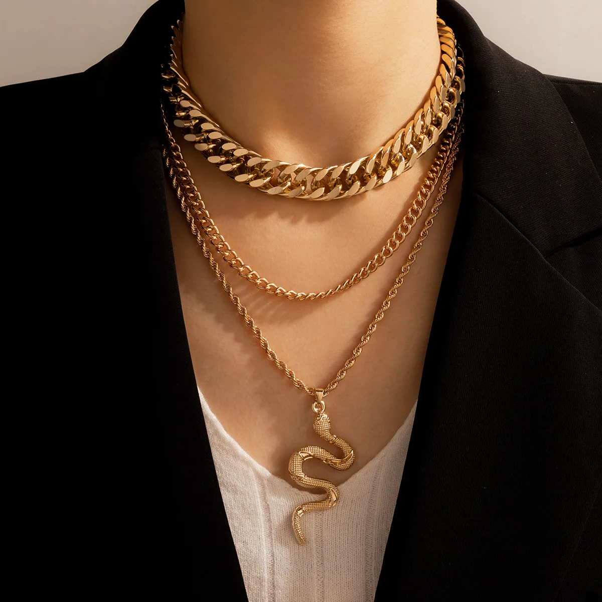 

fashion gold snake charm necklace for women wholesale N2108047