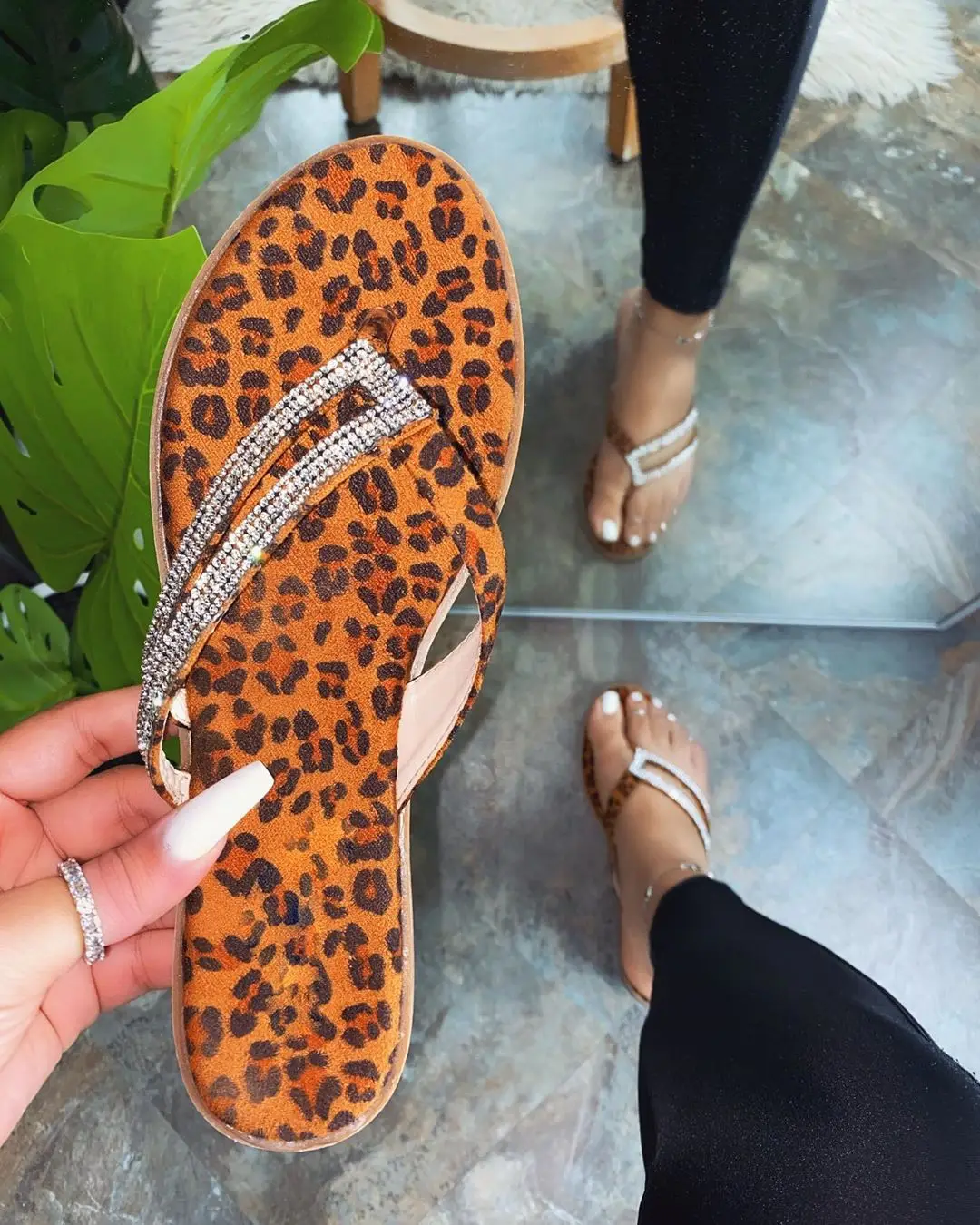 

SL-115 Popular Unique Elegant Ladies Slippers Sandal Flat Bottom Lady Beach Shoe Slipper Women, Black, skin tone, leopard print