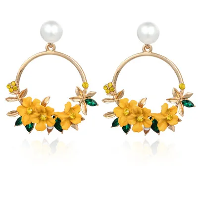 

Women's Elegant Pearl Flower Stud Earring