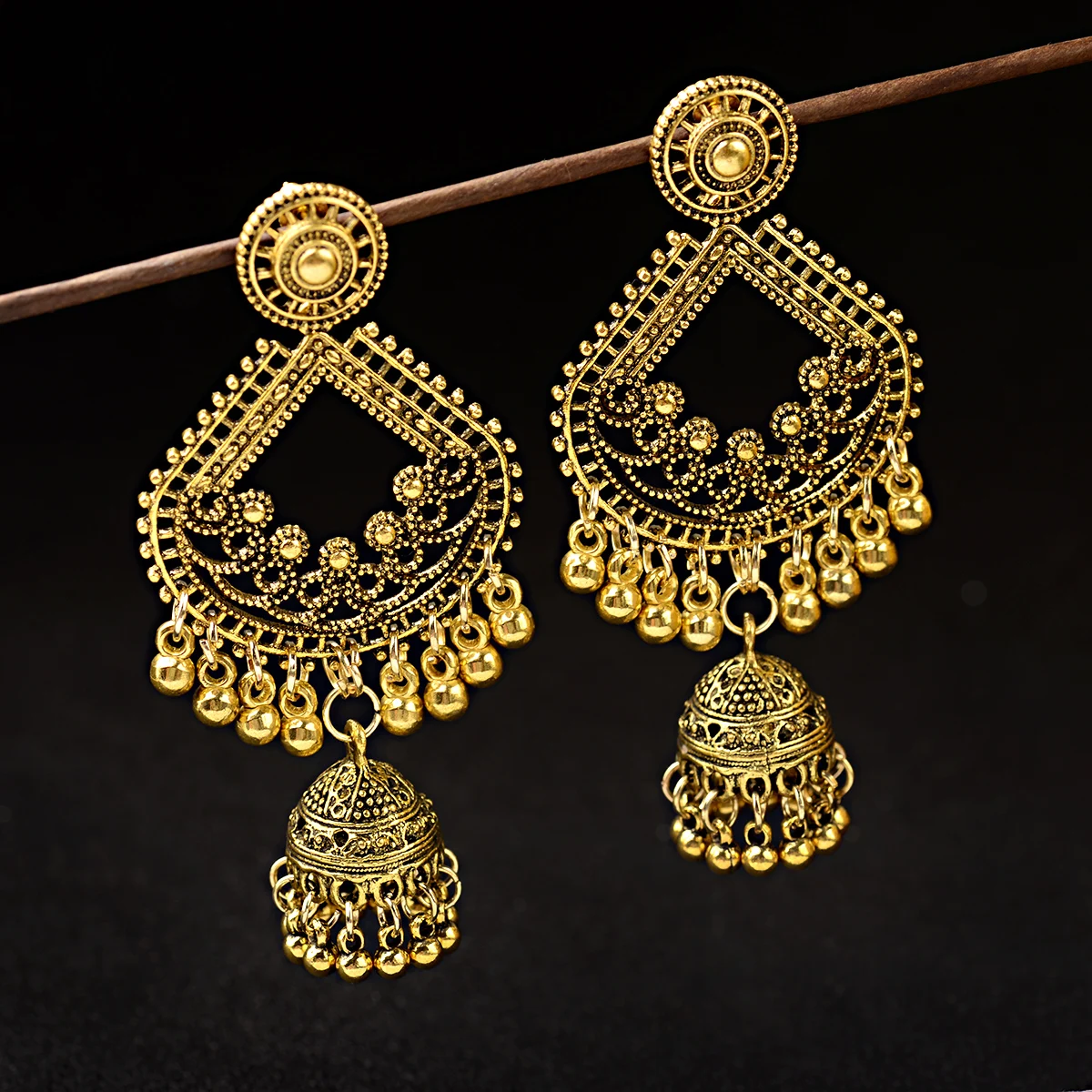 

Women Big Gold Dangle Earrings Jhumka Indian Earrings Vintage Drop Earring Lantern Tassel Palace Orecchini Donna