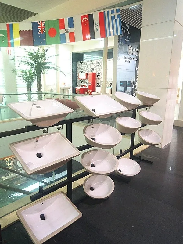 
2019 Chinese Modern Porcelain Bathroom Standard Size Price Flush Squat Toilet 