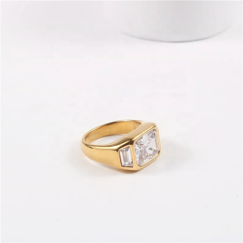 

Luxury Bling Large Zircon Diamond Ring Fashion Personalized Imitated Moissanite Ring Women