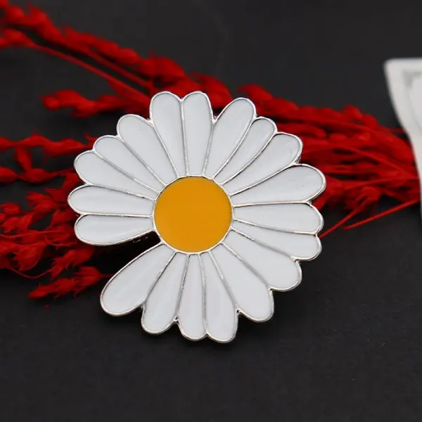 

White yellow daisy sunflower design star women brooches flower colorful brooch pin for women lady girls gift, As shown in picture